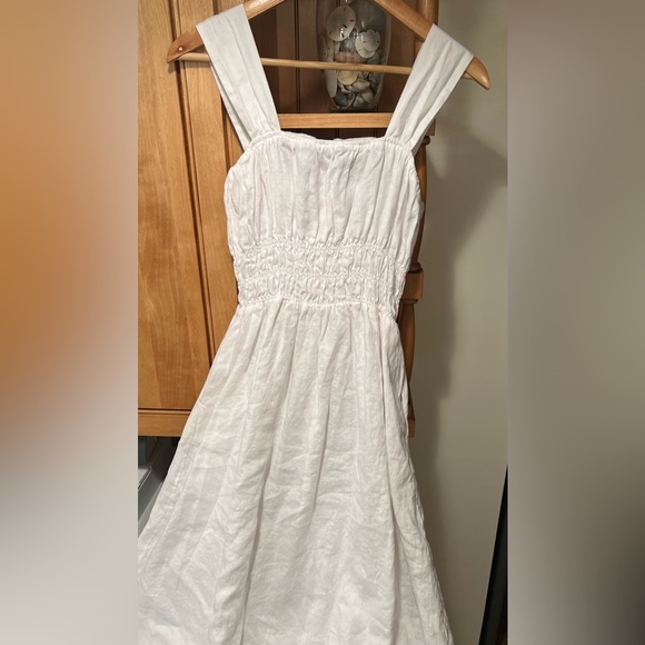 White linen dress - Picture 2 of 6